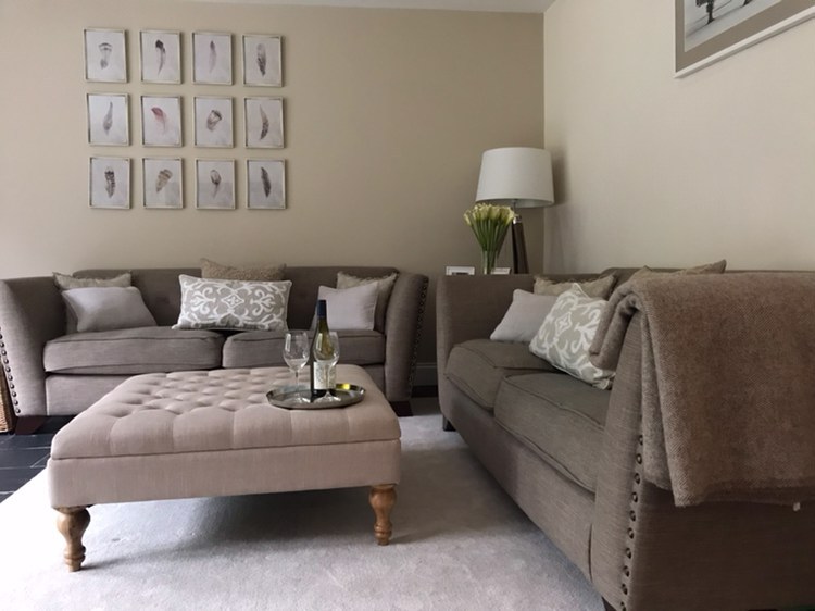 Eclipse - Antique White White Living Room
