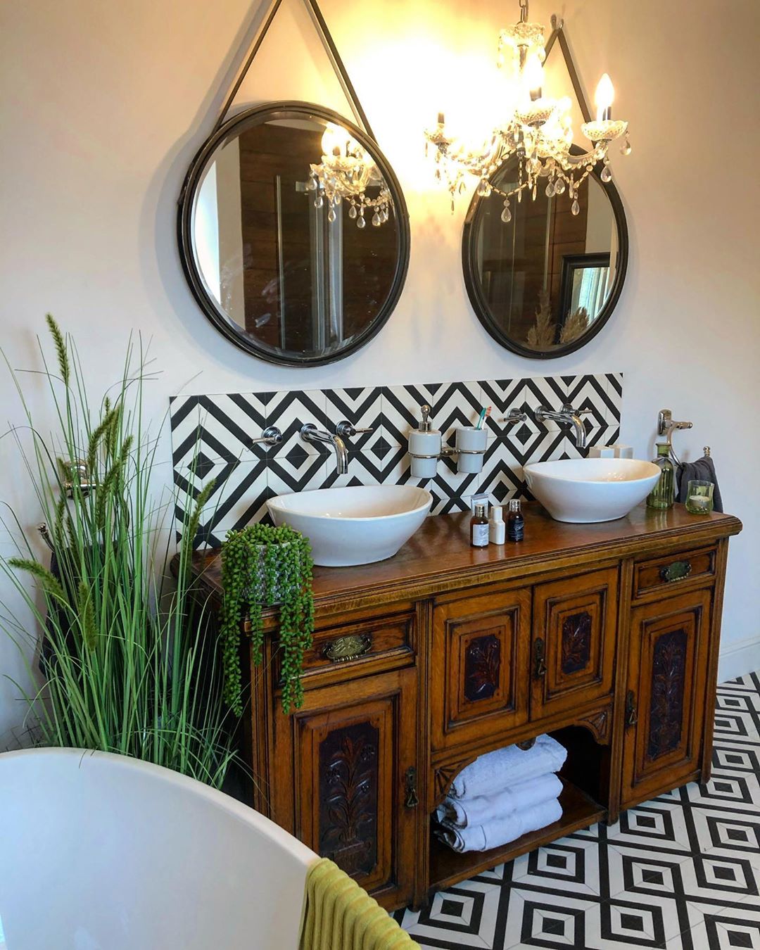 Vie Symmetry Multicoloured Bathroom