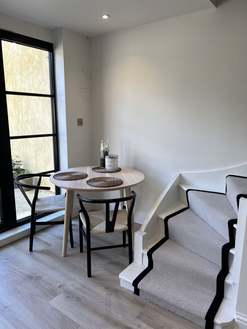 Seville - Ivory Cobble