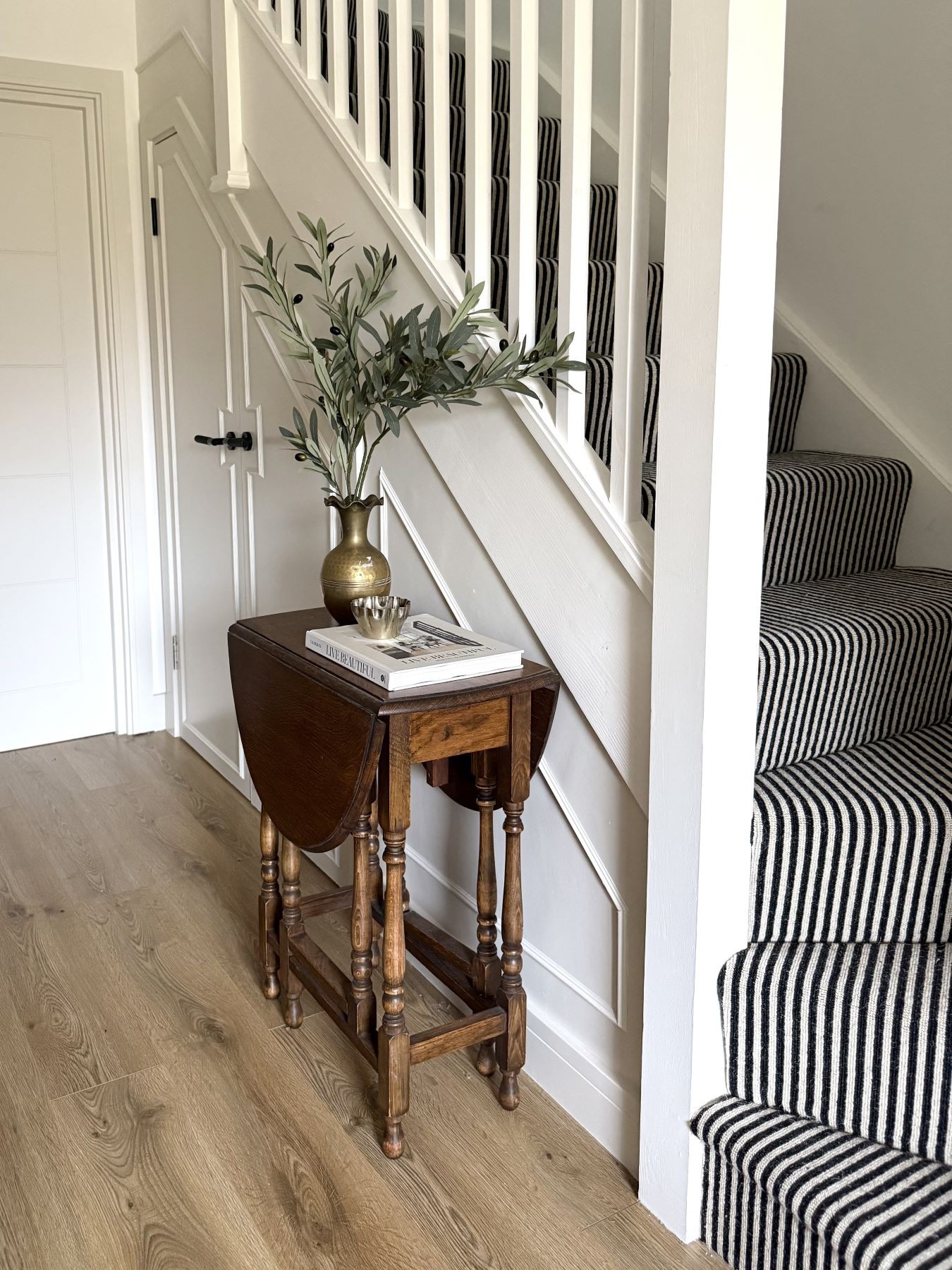 Lerwick - Black Cream Stripe Cream Stairs