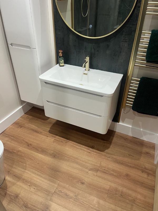 Kiri - Crisp Oak Dryback Brown Bathroom