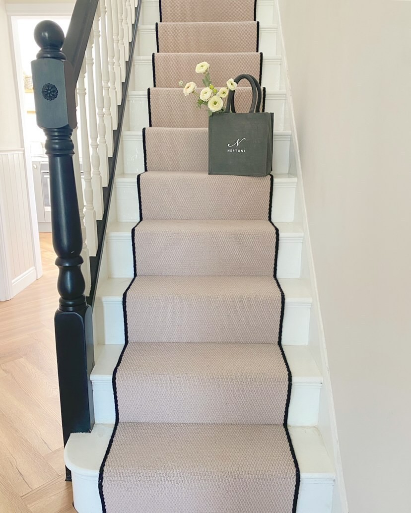 Cadiz - Beige Cobble  Beige Stairs