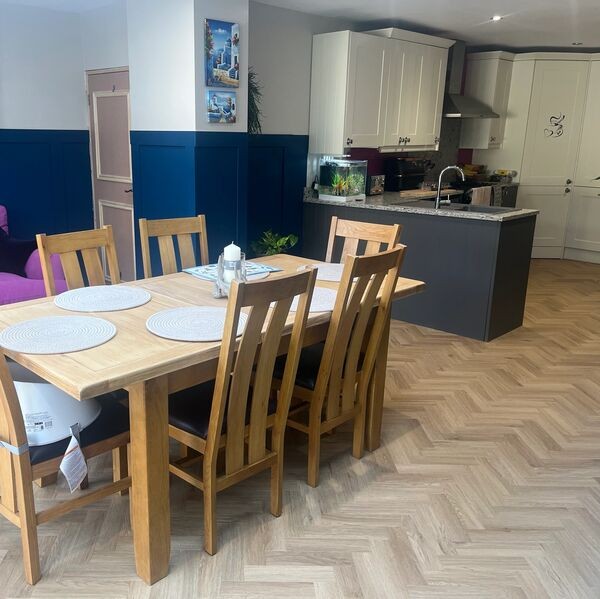 Finesse - Parquet Marni Dryback Beige Dining Room