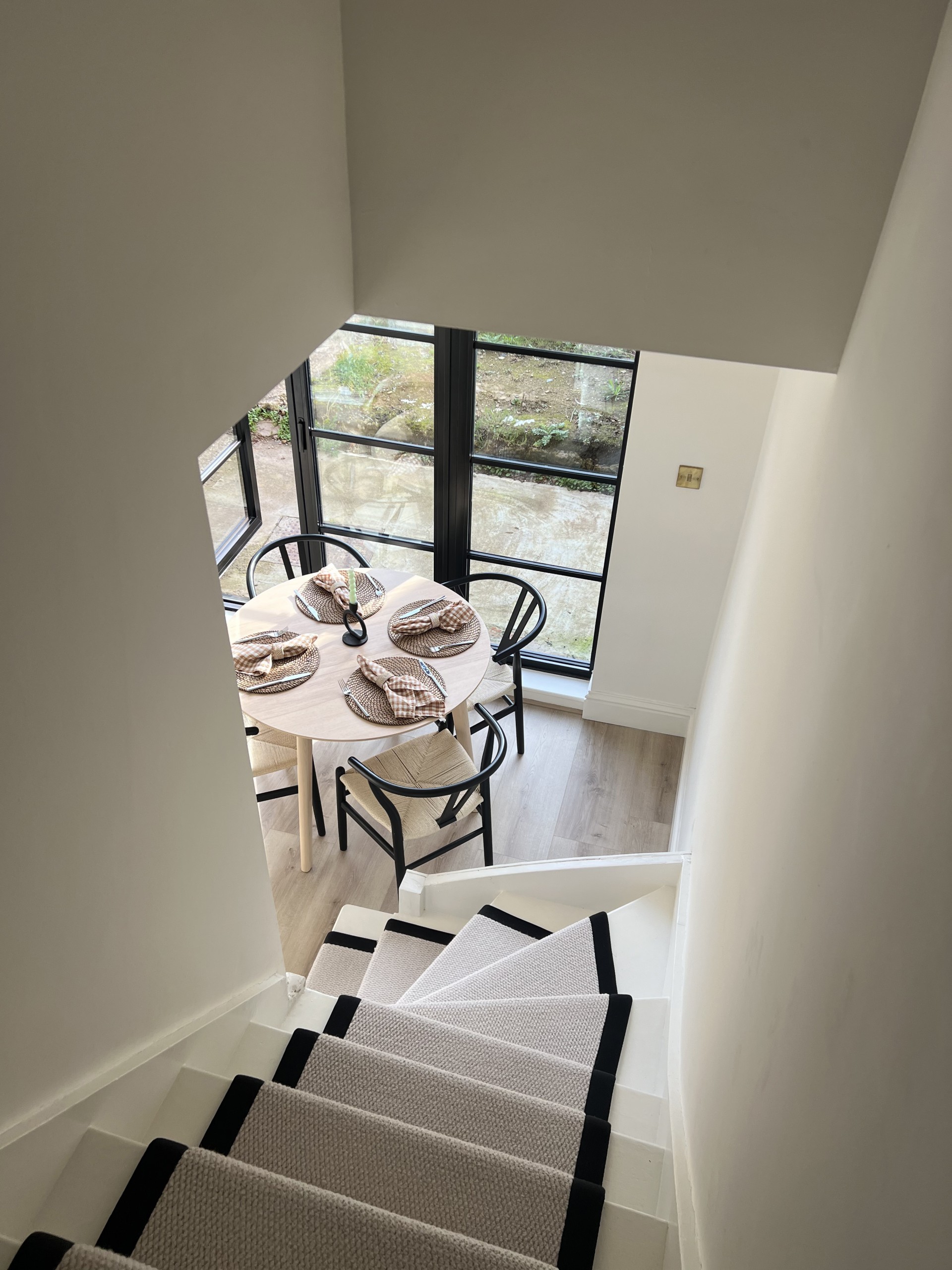 Seville - Ivory Cobble Beige Stairs
